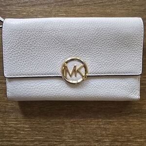 Lillie Pebble Leather Carryall Wallet